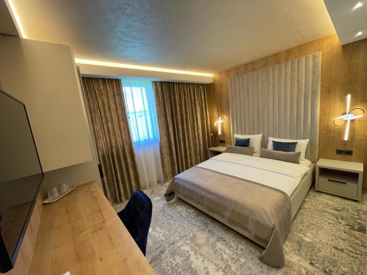 Hotel RK Ghimbav Eksteriør billede
